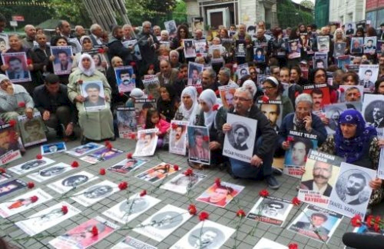 Saturday Mothers of Turkey, on their 422th gathering, commemorated 220 Armenian intellectuals detained and vanished by the order of Ottoman officials in 1915.