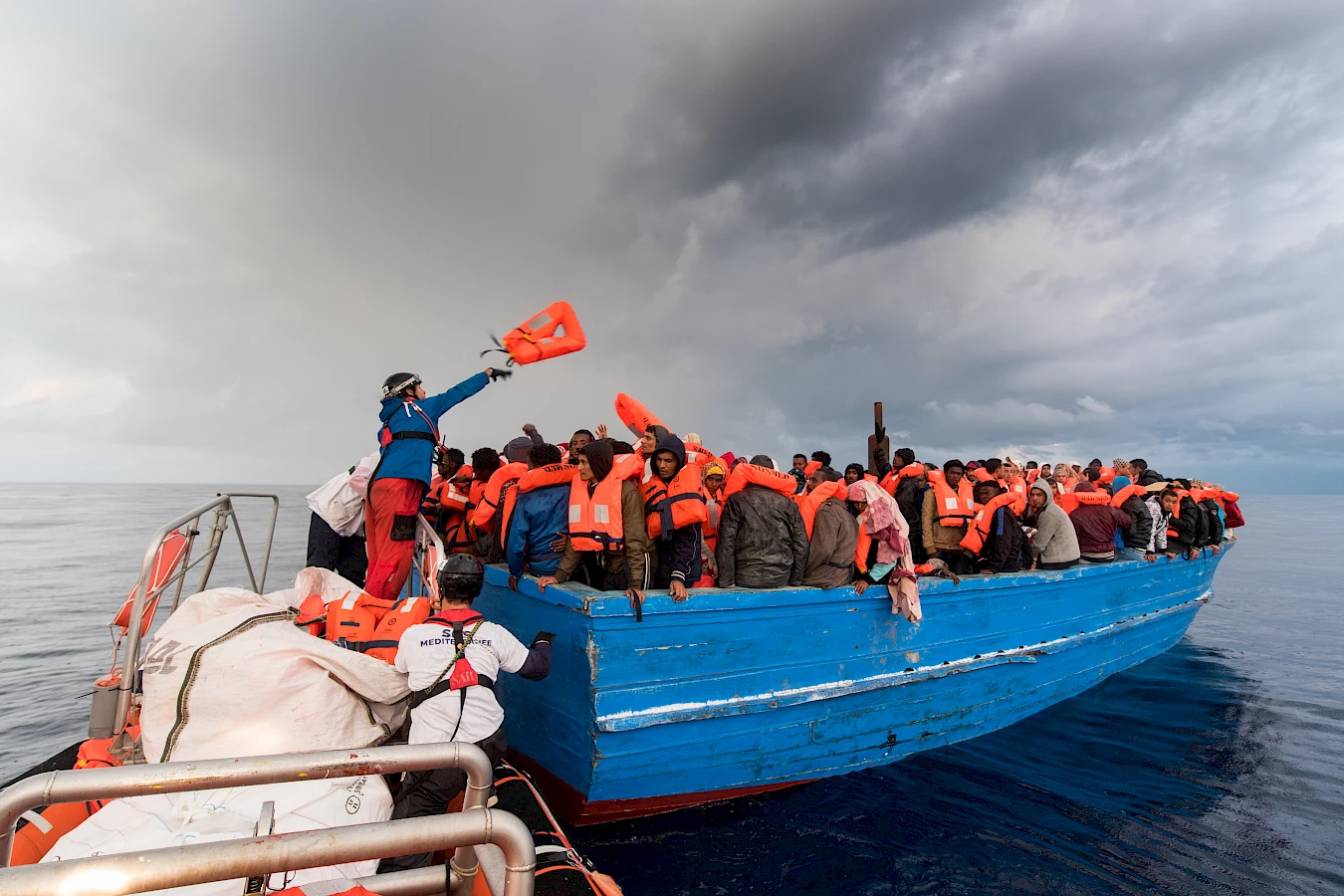 In collaboration with Médecins Sans Frontières/Doctors Without Borders (MSF), the organization SOS Méditerranée rescues refugees in distress off the Libyan coast. The photographer accompanied the NGOs and documented the rescue missions in the sea and the life on board the Aquarius, December 2016. Photo: Laurin Schmid.
