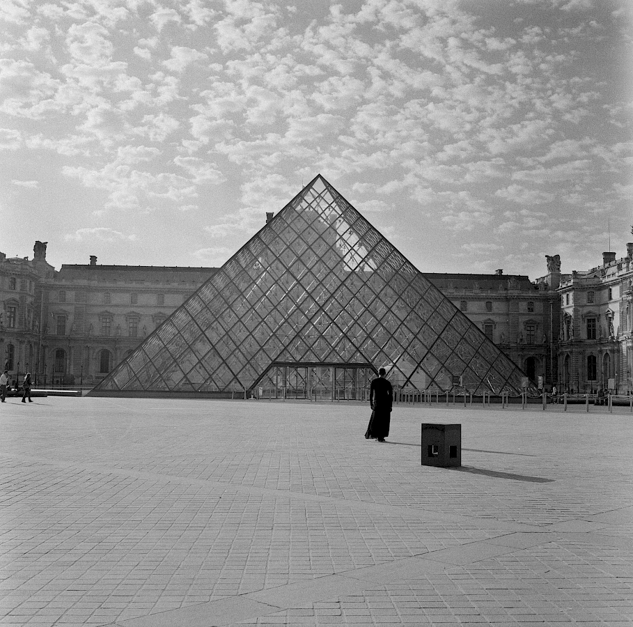 Carrie Mae Weems, Louvre, 2006, digital c-print, dimensions variable. ©Carrie Mae Weems. Courtesy of the artist and Jack Shainman Gallery, New York.